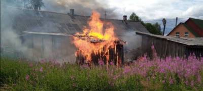 Сараи сгорели в райцентре Карелии (ФОТО)