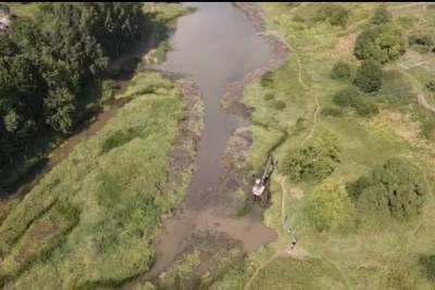 Жителям Тверской области показали, как расчищают русло реки