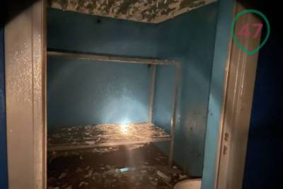 Журналисты нашли спрятанную тюрьму с крематорием в заброшенном доме в Ленобласти