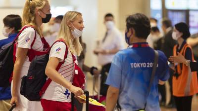 Олимпийские атлеты из России прибывают в Токио