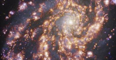 Ученые засняли "галактические фейерверки" по соседству с Млечным Путем (фото)