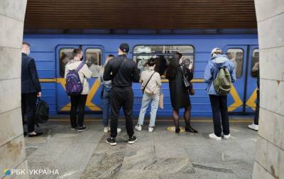 В Киеве затопило станцию метро, улицы города заливает водой