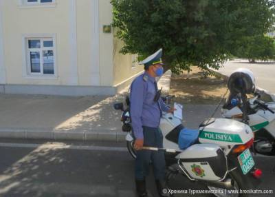 В Ашхабаде снова штрафуют нарушителей масочного режима