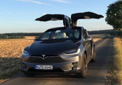 Полная версия автопилота Tesla обойдется в 15 тысяч рублей