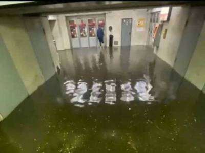 У Києві затопило станції метро "Берестейська" та "Академістечко", наразі станції закрито для пасажирів