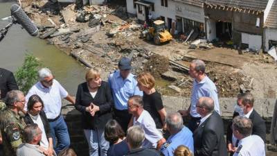 Меркель посетила пострадавшие регионы и призвала немцев жертвовать деньги