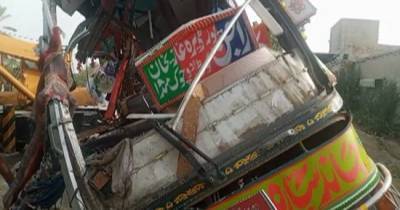 В Пакистане 30 человек погибли при столкновении автобуса с грузовиком