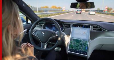 Tesla запустила подписку на "полный автопилот"