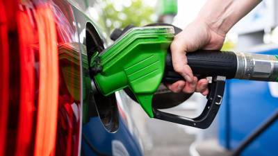 Названо условие для снижения цен на бензин в РФ до 20 рублей за литр