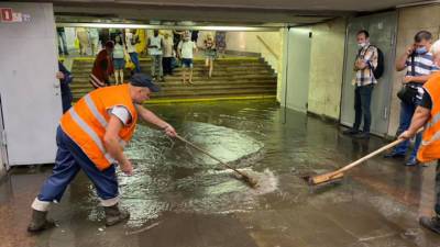 В Киеве затопило две станции метро