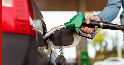 Снижение цен на бензин до 20 руб. за литр возможно при укреплении рубля, заявили в "Лукойле"