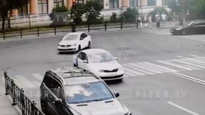 Мужчина на электросамокате пострадал после ДТП с легковушкой в центре Петербурга - piter.tv - Санкт-Петербург