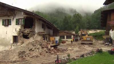 Сообщения о первых жертвах наводнения пришли также из пострадавшей от наводнения Австрии