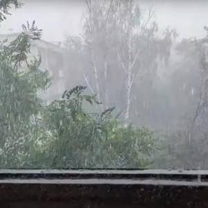 В Харькове прошел ураган с ливнем и градом. Видео
