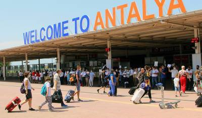 Турецкий инфекционист призвал власти закрыть страну для туристов из России