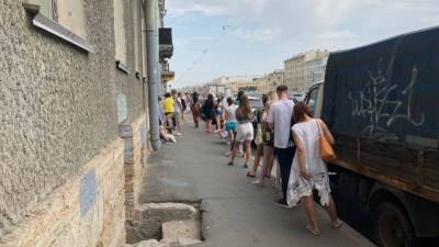 Более 20 тысяч человек обследовали на коронавирус в Санкт Петербурге за сутки