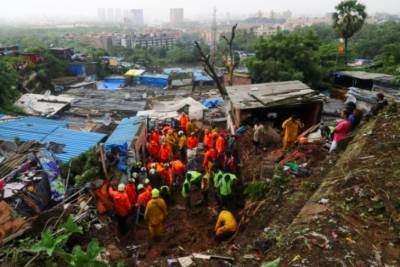 Более 30 погибших: на Мумбаи обрушились страшные ливни