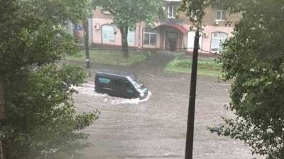 В Киеве из-за сильного дождя наземный транспорт курсирует не по расписанию