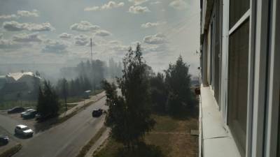 В Коммунаре очевидцы засняли сильнейший дым от пожара — фото, видео