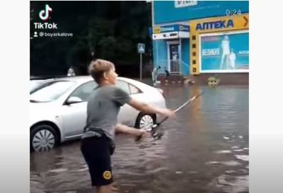 Сеть взорвали новые кадры «водного апокалипсиса» в Киеве (ВИДЕО)