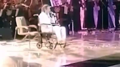 Носков выступил на концерте в инвалидном кресле после инсульта