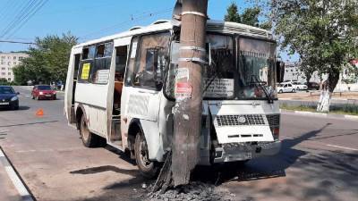 Пассажирский автобус врезался в столб в Дзержинске