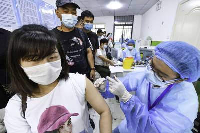 В Китае сделали 1,45 миллиарда прививок от коронавируса