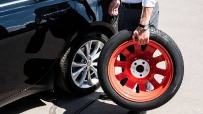 Лайфхак: Как отремонтировать пробитое колесо в дороге?
