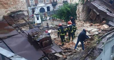 Внаслідок обвалу будинку у центрі Львова загинув робітник