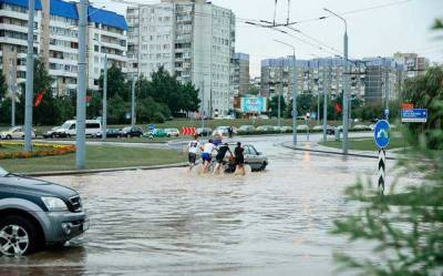 Вулиці перетворилися в річки: білоруське Гродно накрила масштабна негода