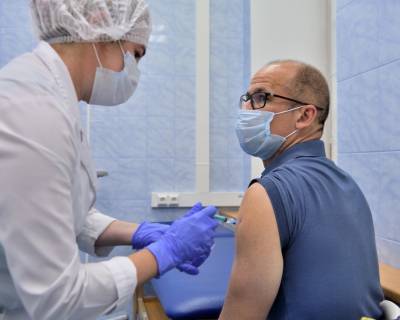 Глава Удмуртии Александр Бречалов завершил вакцинацию от коронавируса (ВИДЕО)