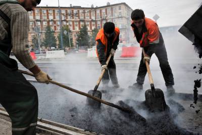 Дорожные работы перекроют движение по еще четырем улицам Петербурга