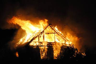 Названа причина пожара в Перелучах, где сгорели десятки домов и церковь