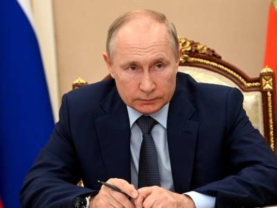 Путин указал на риск сохранения третьих смен в школах