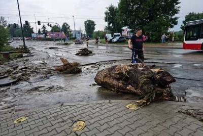 Непогода в Польше: река вышла из берегов и затопила трассу на Закопане