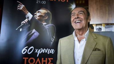 Умер греческий певец Толис Воскопулос