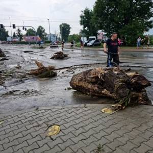 На юге Польши паводок затопил сотни дорог и дома