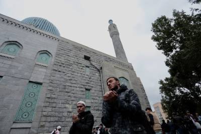 Власти Петербурга поздравили мусульман с праздником Курбан-байрам