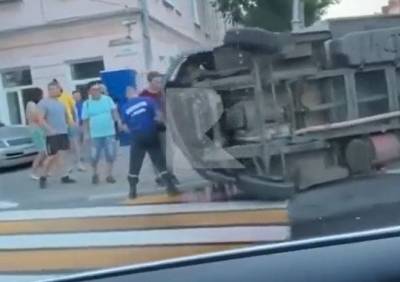 В ДТП с перевернувшимся в центре Рязани фургоном пострадал 19-летний молодой человек - ya62.ru - Рязань