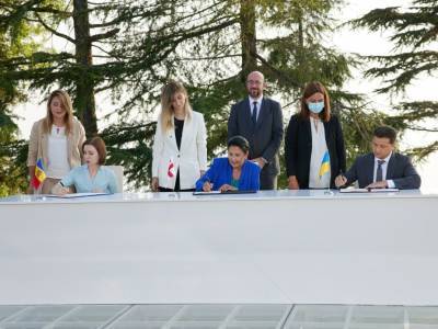 Украина, Молдова и Грузия подписали декларацию Батумского саммита по интеграции в Евросоюз