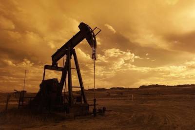 Цена нефти Brent опустилась ниже $69 впервые с мая