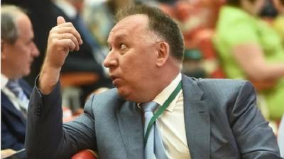 Сбежавшего за границу Сергея Бажанова миллиардами не испугать