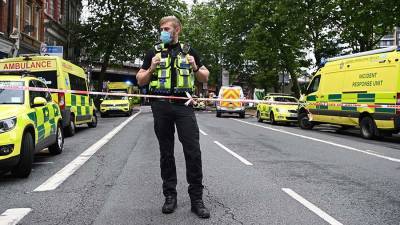Неизвестный напал с ножом на мужчину в центре Лондона