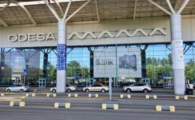 Девушка заплатила за парковку в одесском аэропорту 26 тыс. гривен