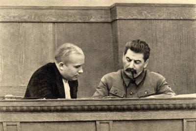 Сын Маленкова рассказал как Хрущев ползал на коленях перед Сталиным