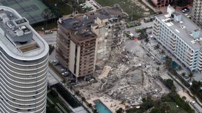 Во Флориде возобновили поисковую операцию на месте обрушения 12-этажного дома