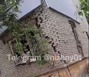 Трещина на стене появилась после взрыва газа в доме по улице Светлоярской в Сормовском районе