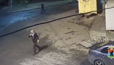 В Петрозаводске мужчину ограбили на улице: грабитель ударил его камнем по голове