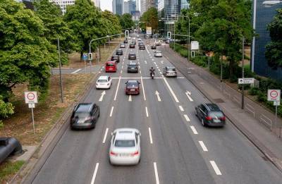 Большинство жителей Франкфурта положительно оценивает ограничение скорости до 40 км/час