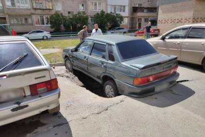Асфальт ушел из-под колес автомобиля в Башкирии